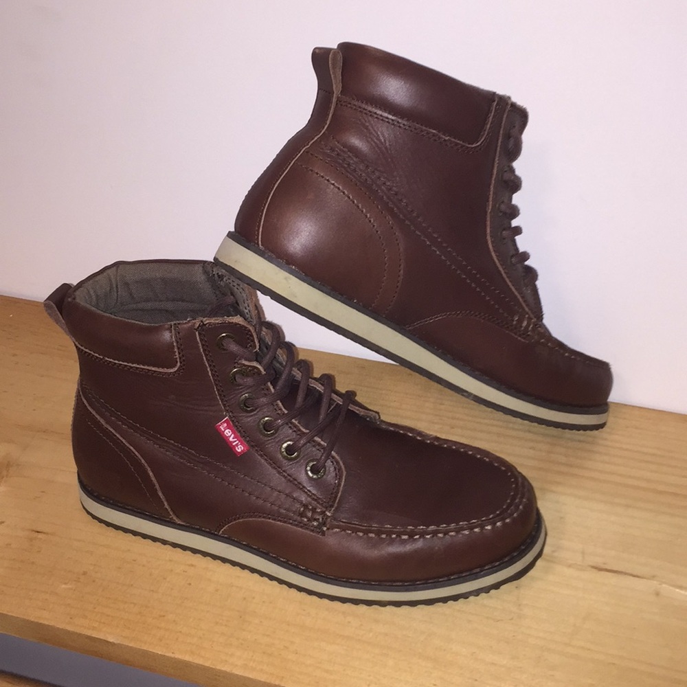 Men’s Levi’s leather boots!